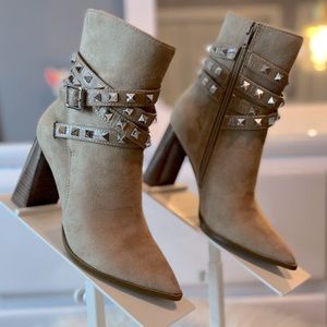 Steve Madden tan pointed toe studded bootie